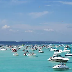  Aparthotel Marvelous 9th Floor Gulf, Pool & Sunset View United States